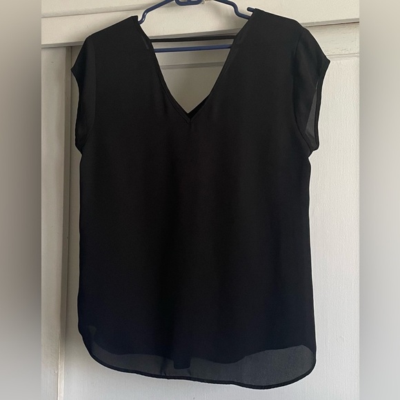 Halogen Black V-Neck Short Sleeve Top. Pre-Owned. - Picture 4 of 7